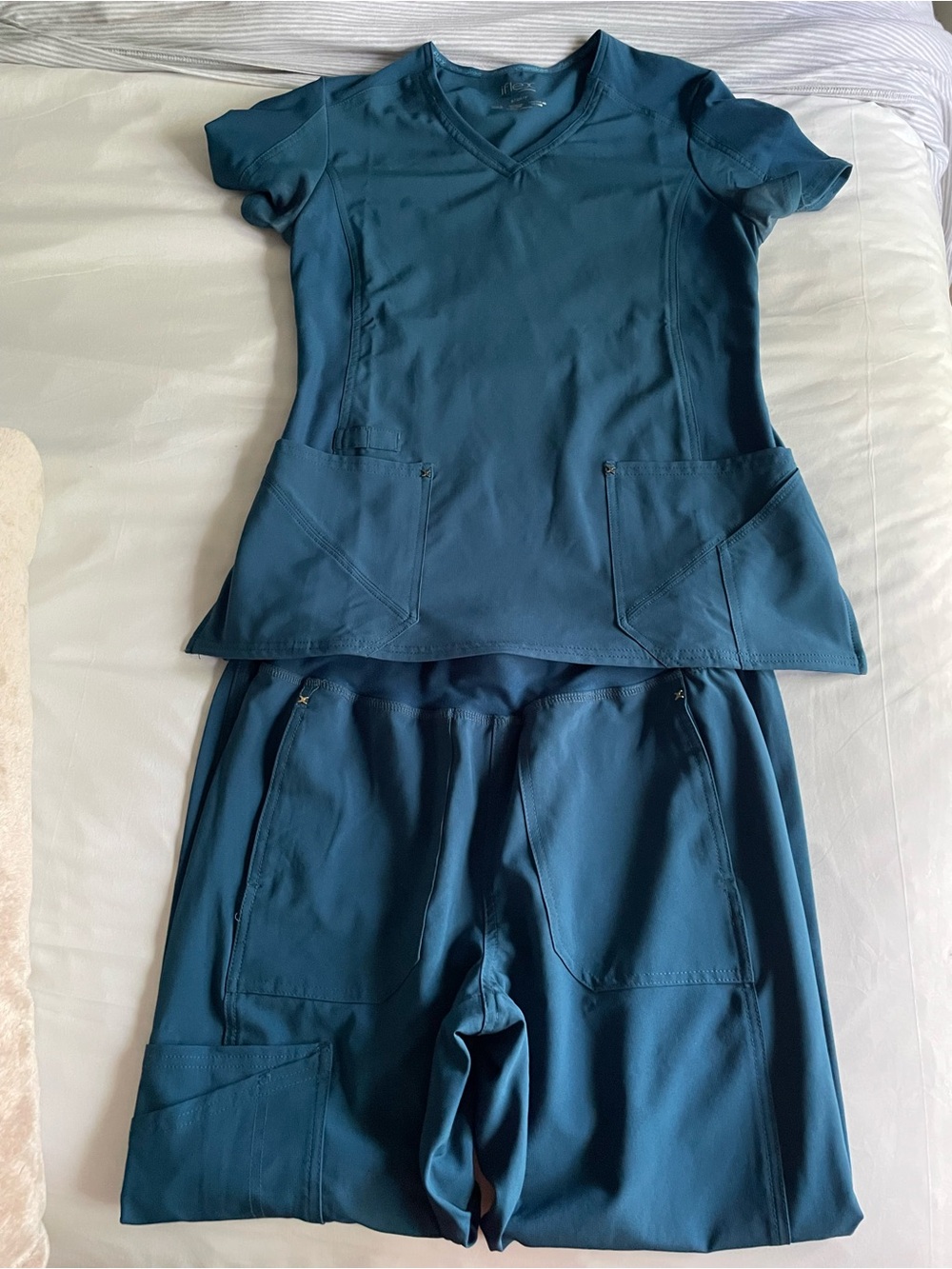 Cherokee iflex scrub set